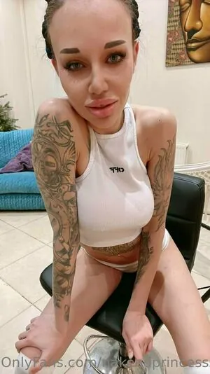 nakeedprincesss