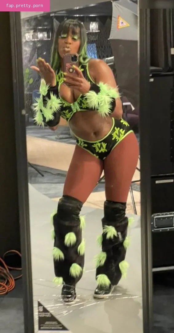 Naomi - Photo #12