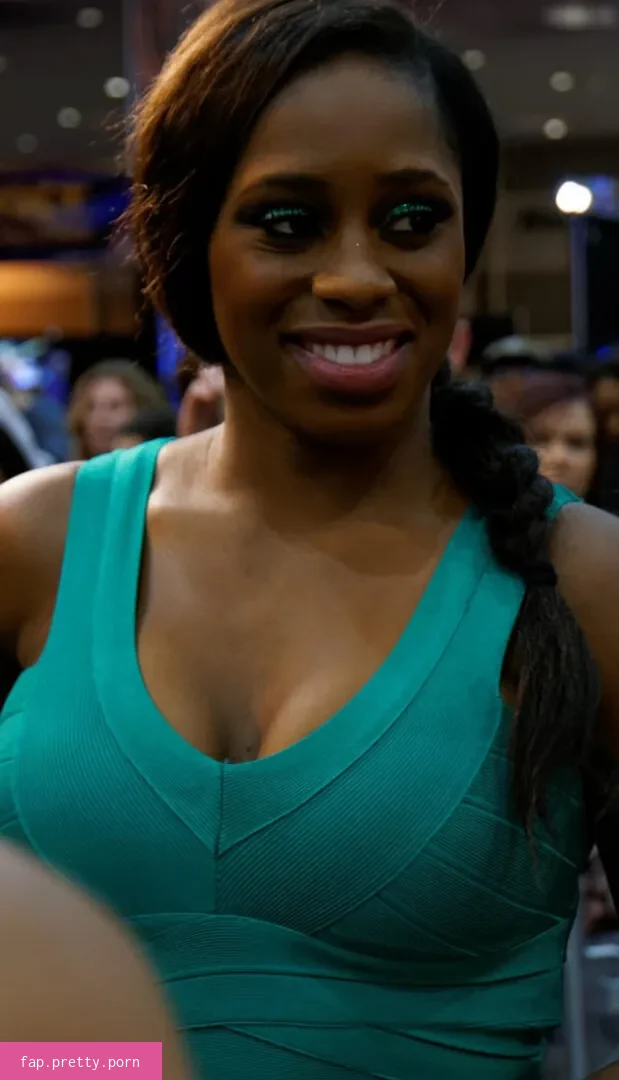 Naomi - Photo #25