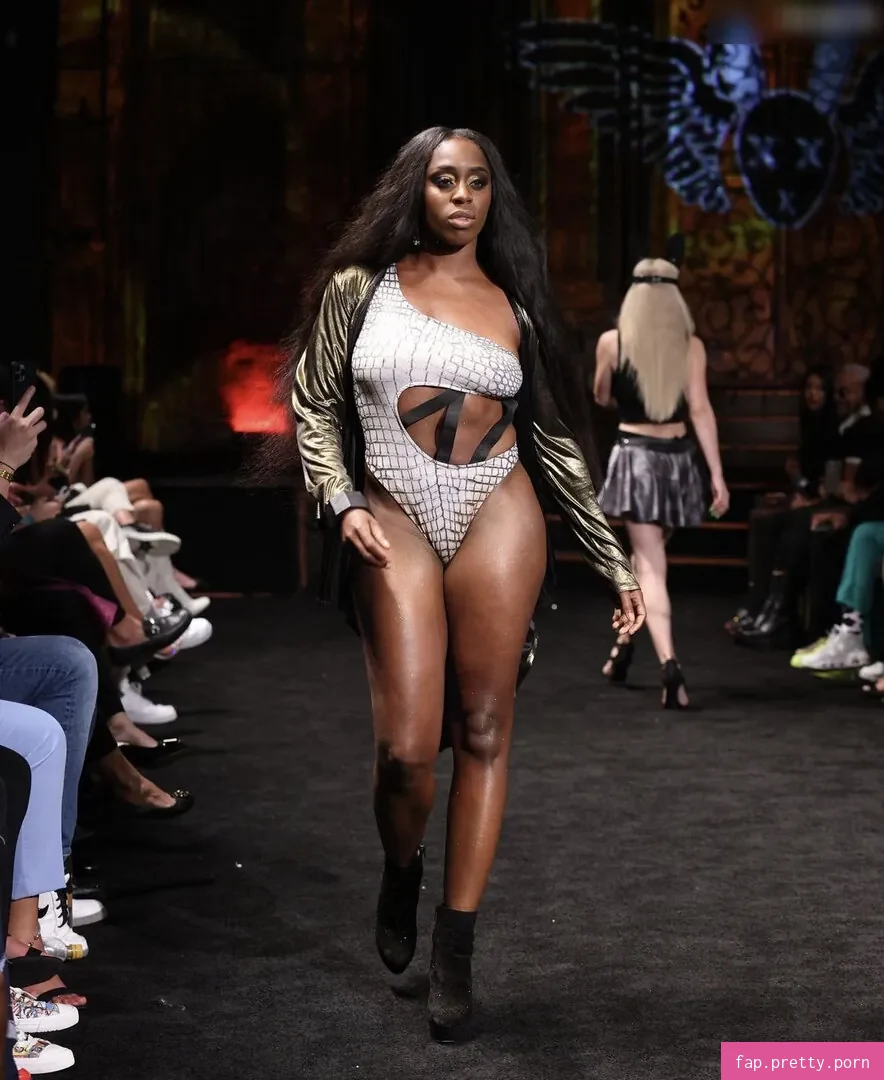 Naomi - Photo #29