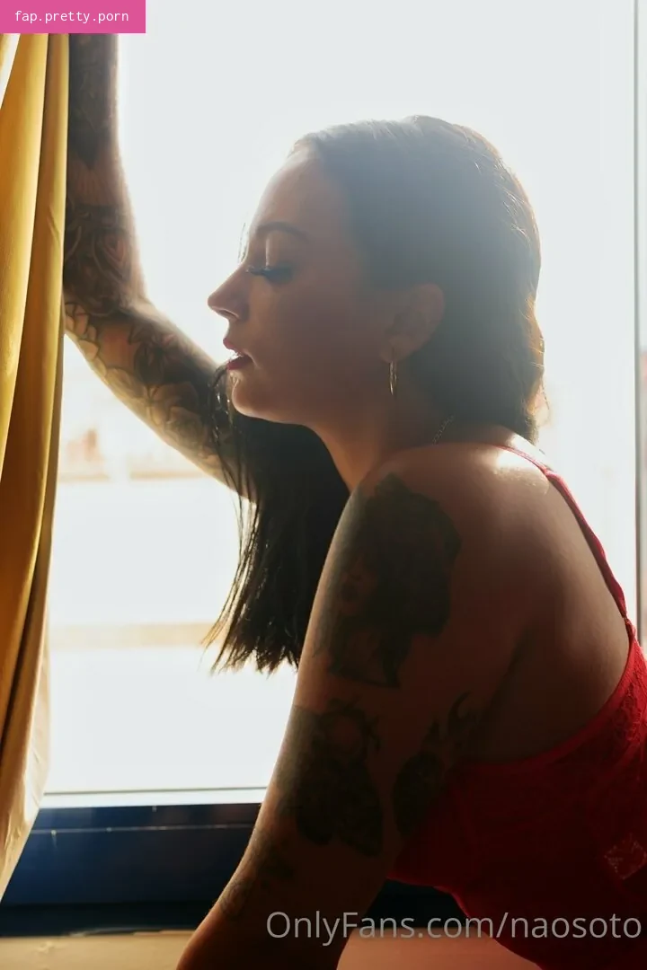 naomisotoo - Photo #01