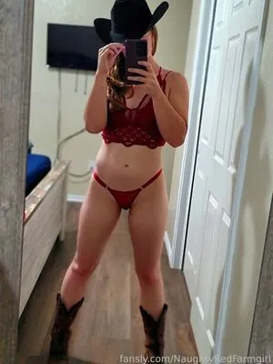 naughtyredfarmgirl