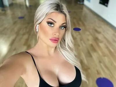 Nicci Azzy