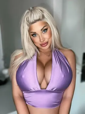 Nicci Azzy