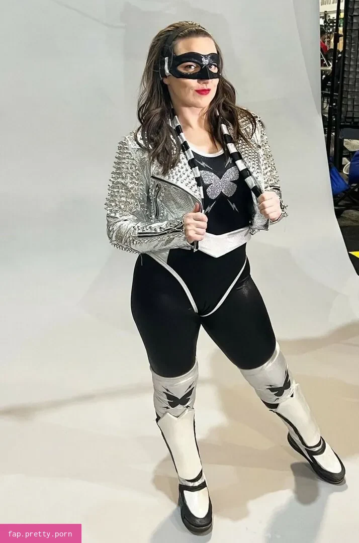 Nikki Cross - Photo #08