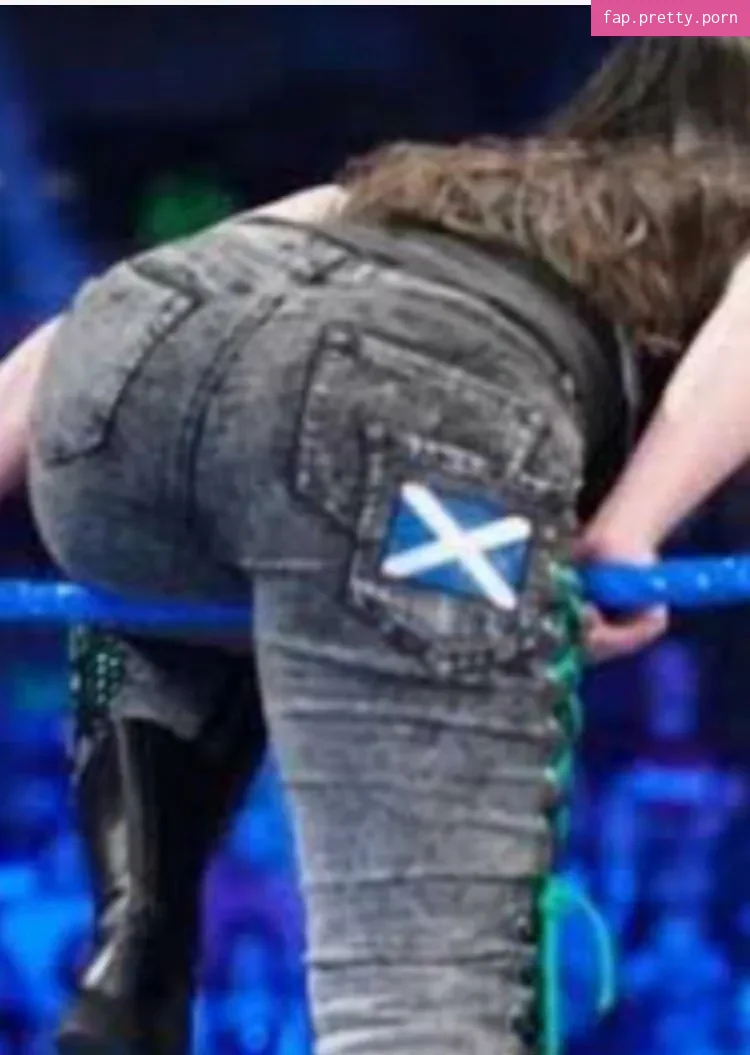 Nikki Cross - Photo #13