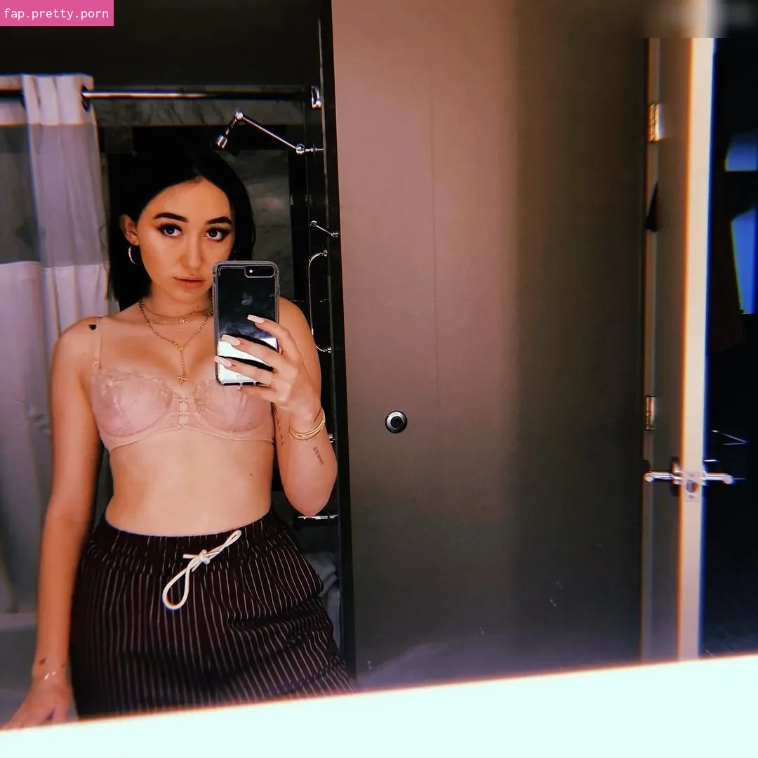 Noah Cyrus - Photo #09