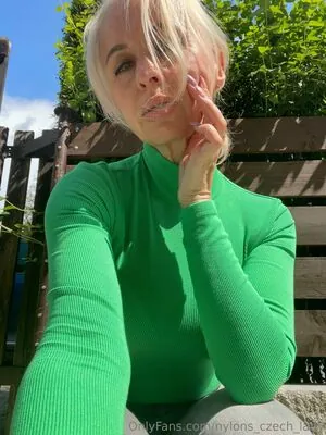 nylons_czech_lady