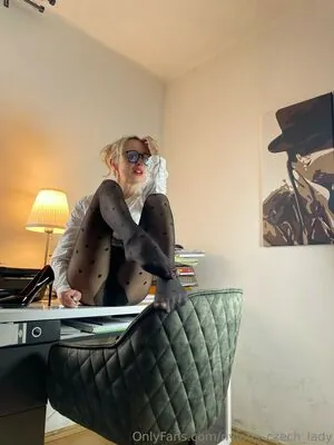 nylons_czech_lady