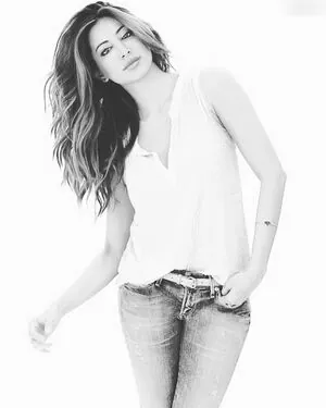 Noureen DeWulf