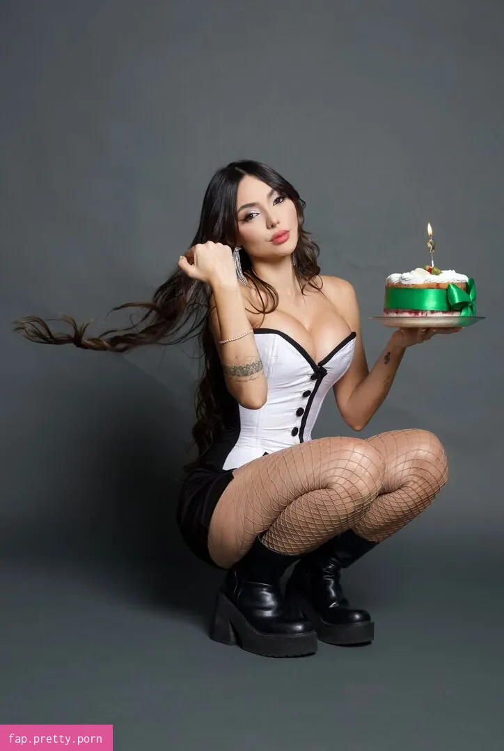 Nyvi Estephan - Photo #19
