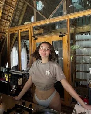 Nika Higashionna
