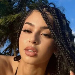 nickimariiee