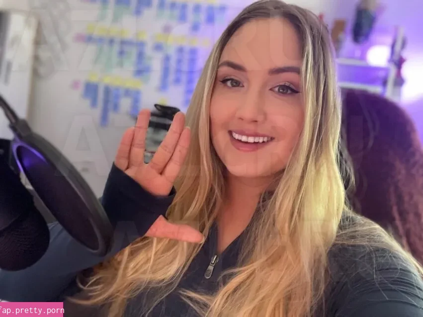 Naomi Kyle - Photo #35