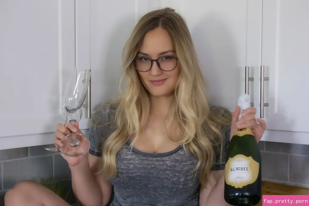Naomi Kyle - Photo #89