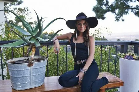 Nathalie Kelley