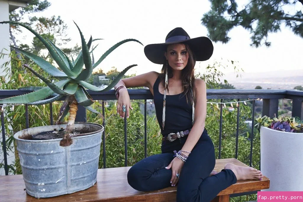 Nathalie Kelley - Photo #00