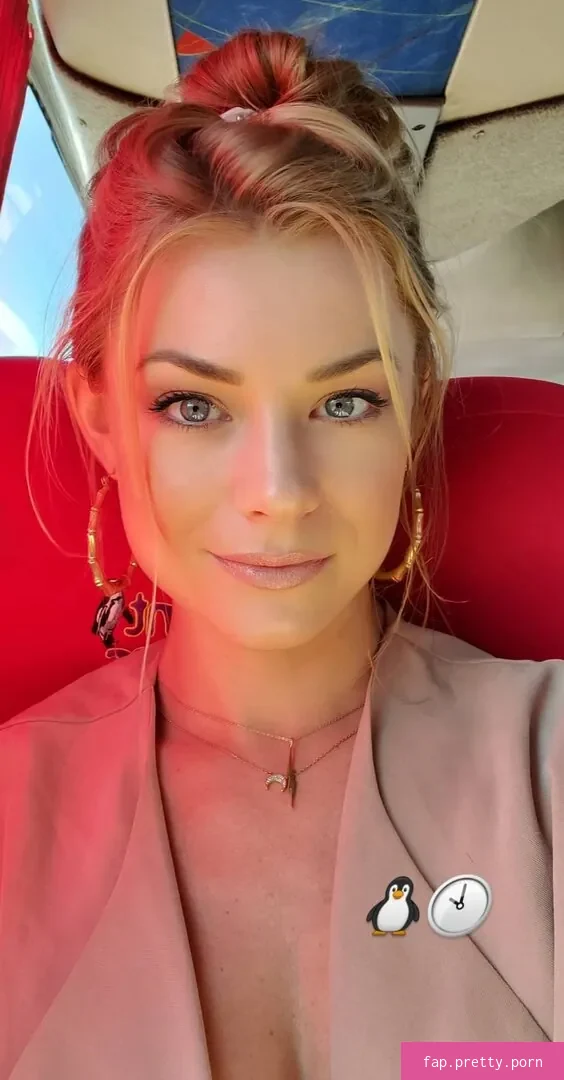 Nikki Leigh - Photo #24