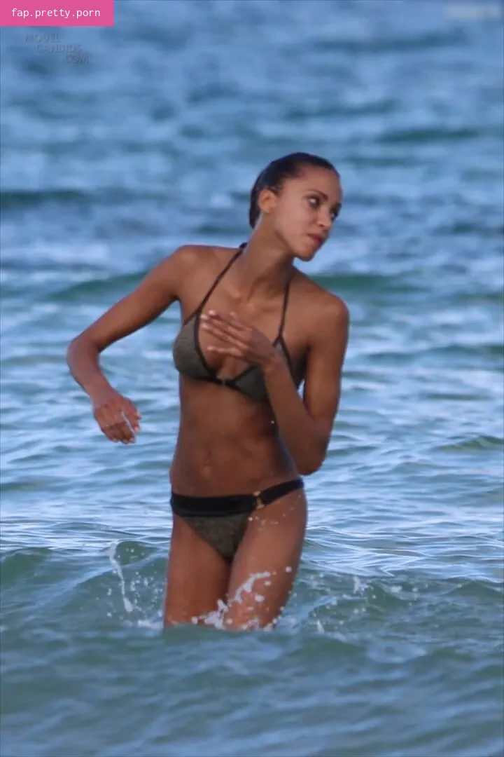 Noémie Lenoir - Photo #46