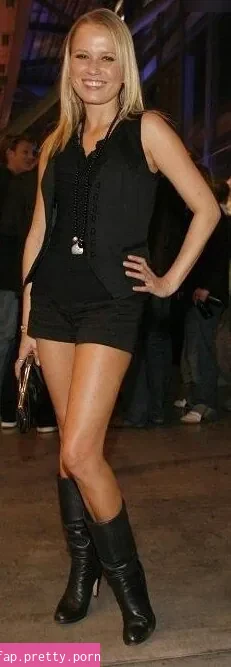 Nova Meierhenrich - Photo #11