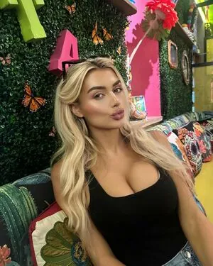 Nikki Nigh