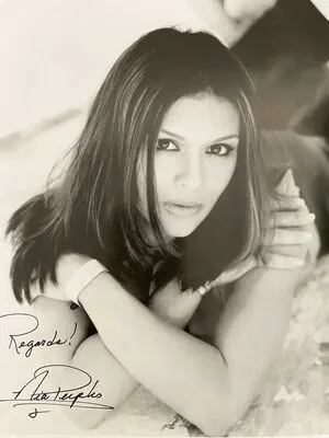 Nia Peeples