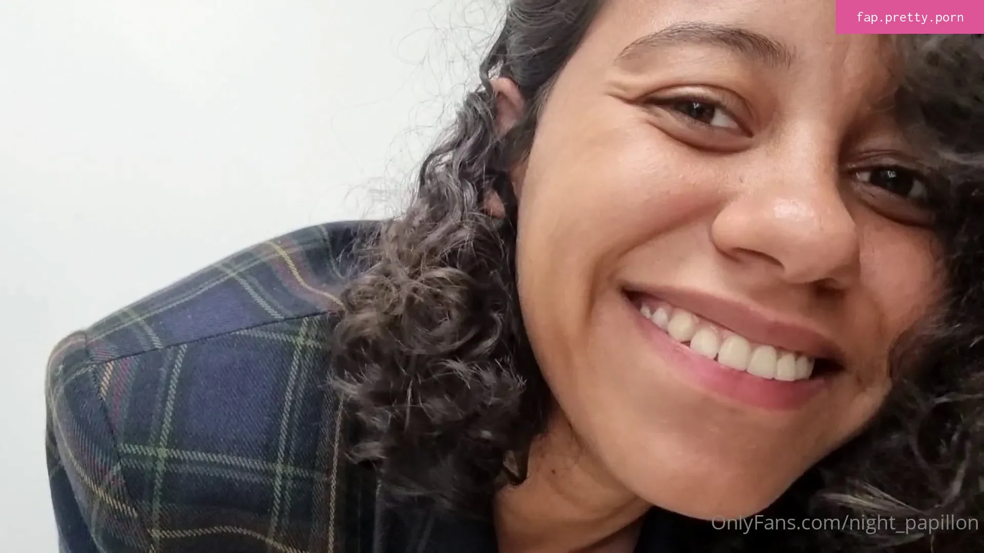 Night Papillon - Photo #01
