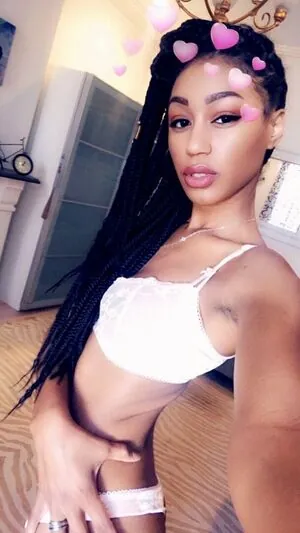 Nia Simone