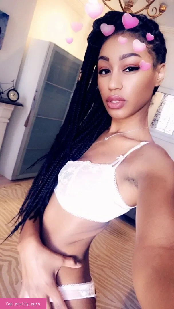 Nia Simone - Photo #15