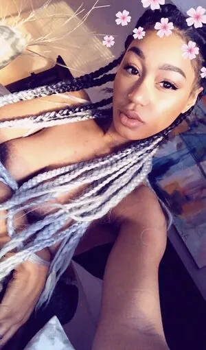Nia Simone