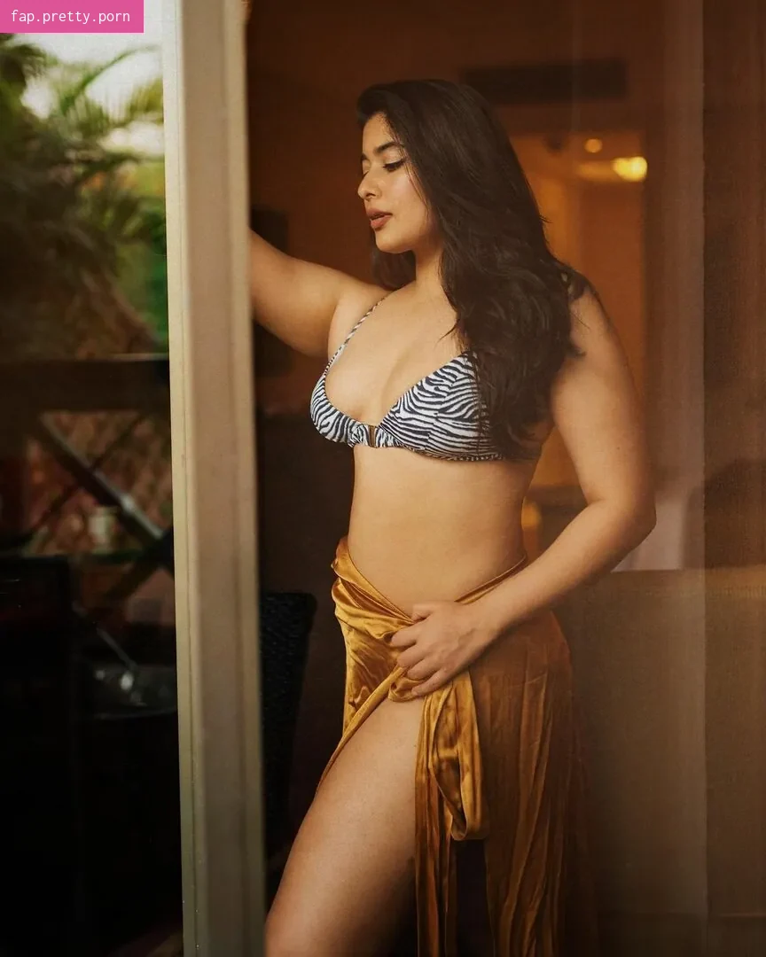 Nikita Sharma - Photo #32