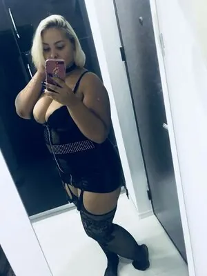 Nicki_thick6