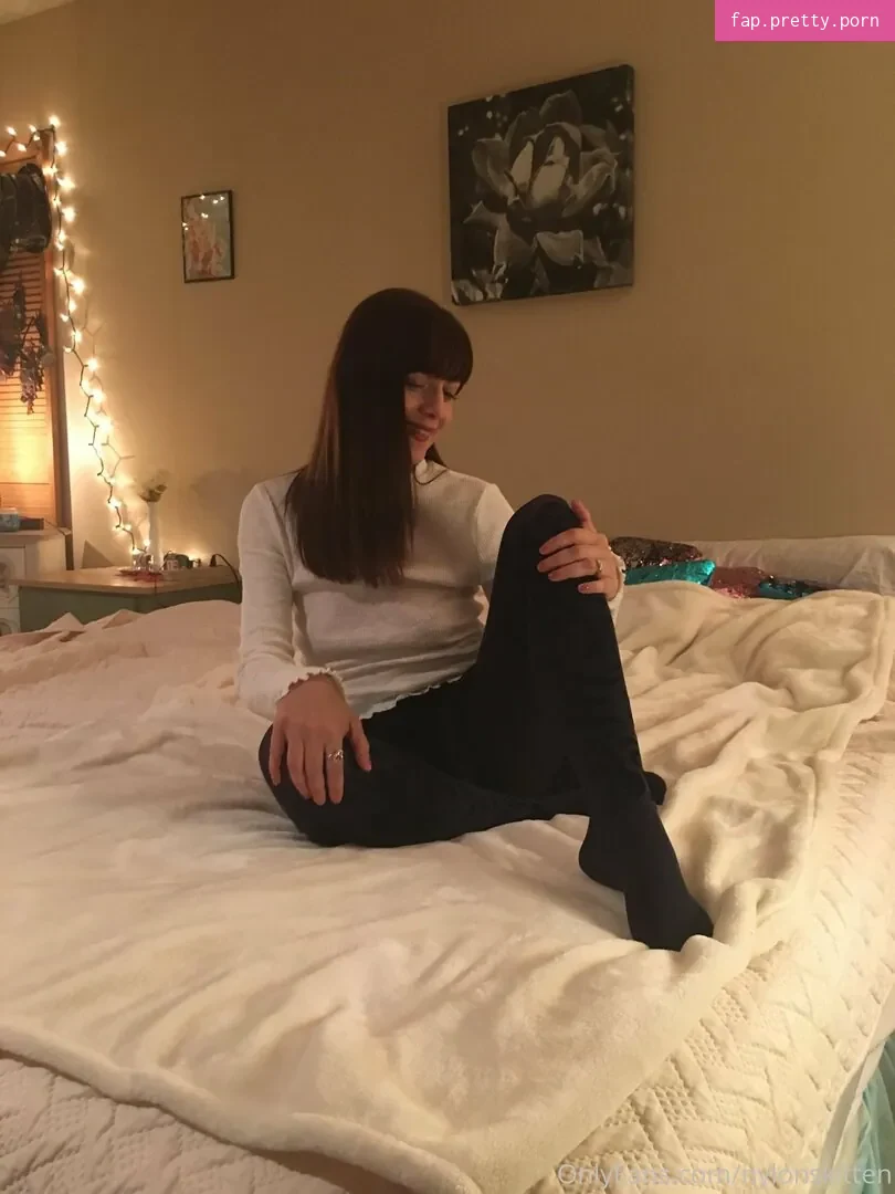 nylonskitten - Photo #11