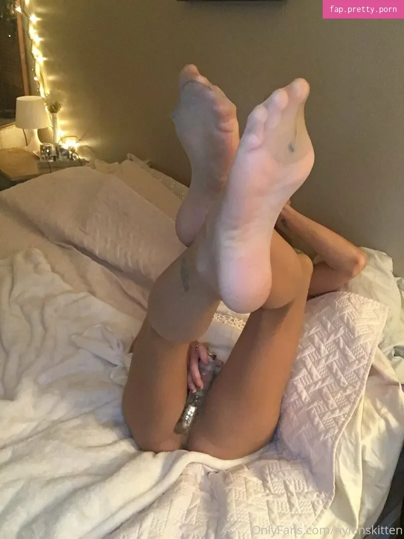 nylonskitten - Photo #02