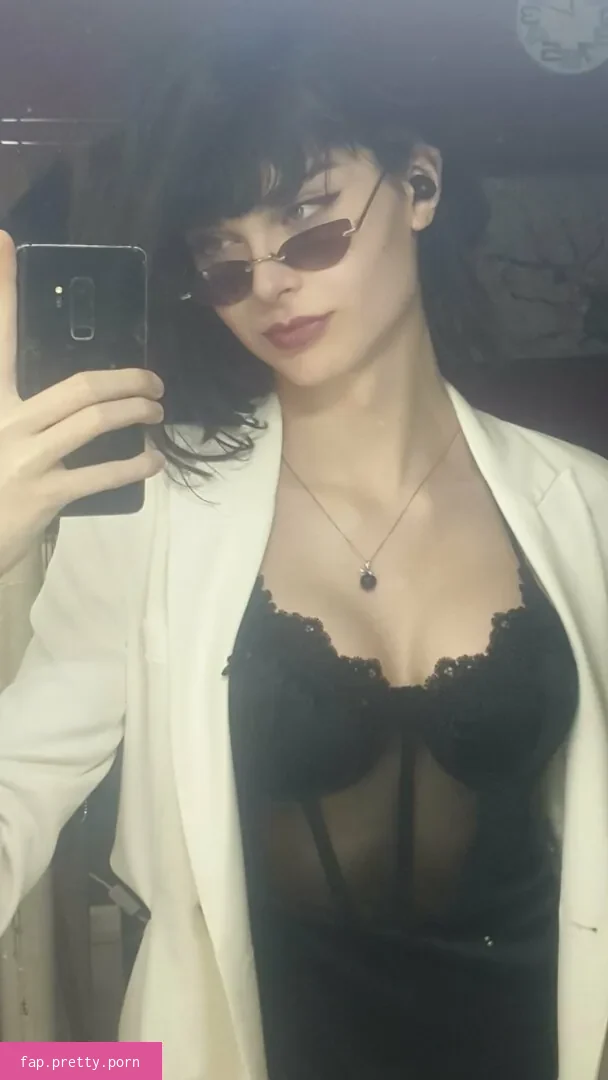 Niki Zmf - Photo #02