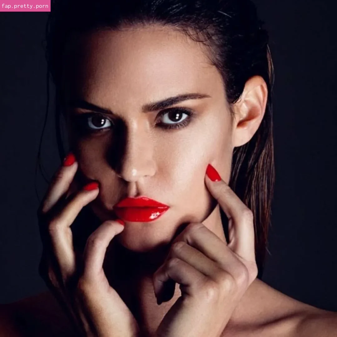 Odette Annable - Photo #01