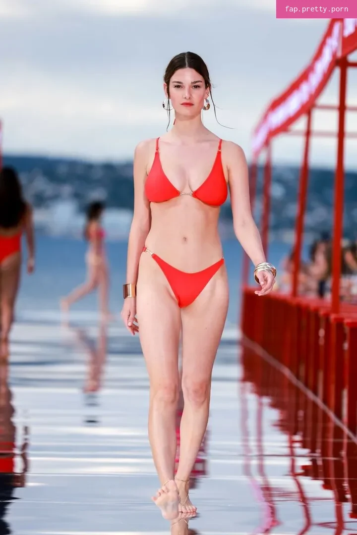 Ophelie Guillermand - Photo #30