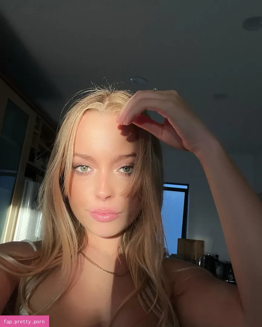 Olivia Hollands - Photo #08