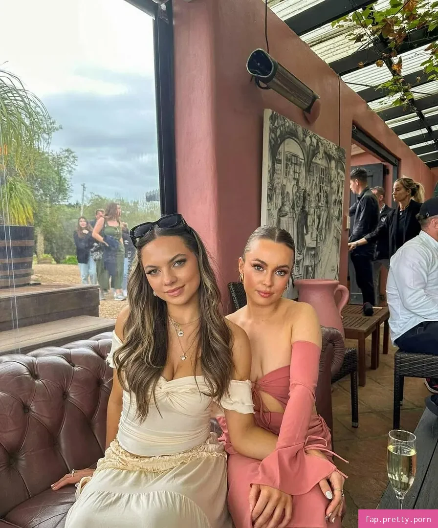 Olivia Hollands - Photo #18