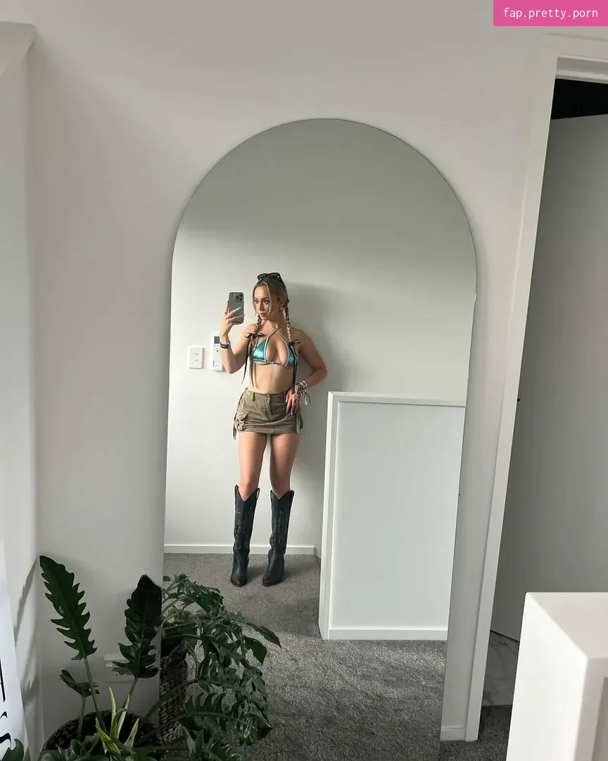 Olivia Hollands - Photo #24