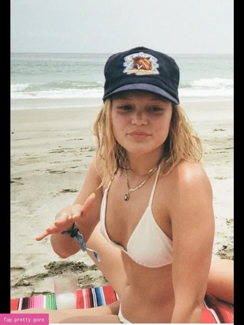 Olivia Holt - Photo #02