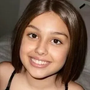 Olivia @livv2pretty