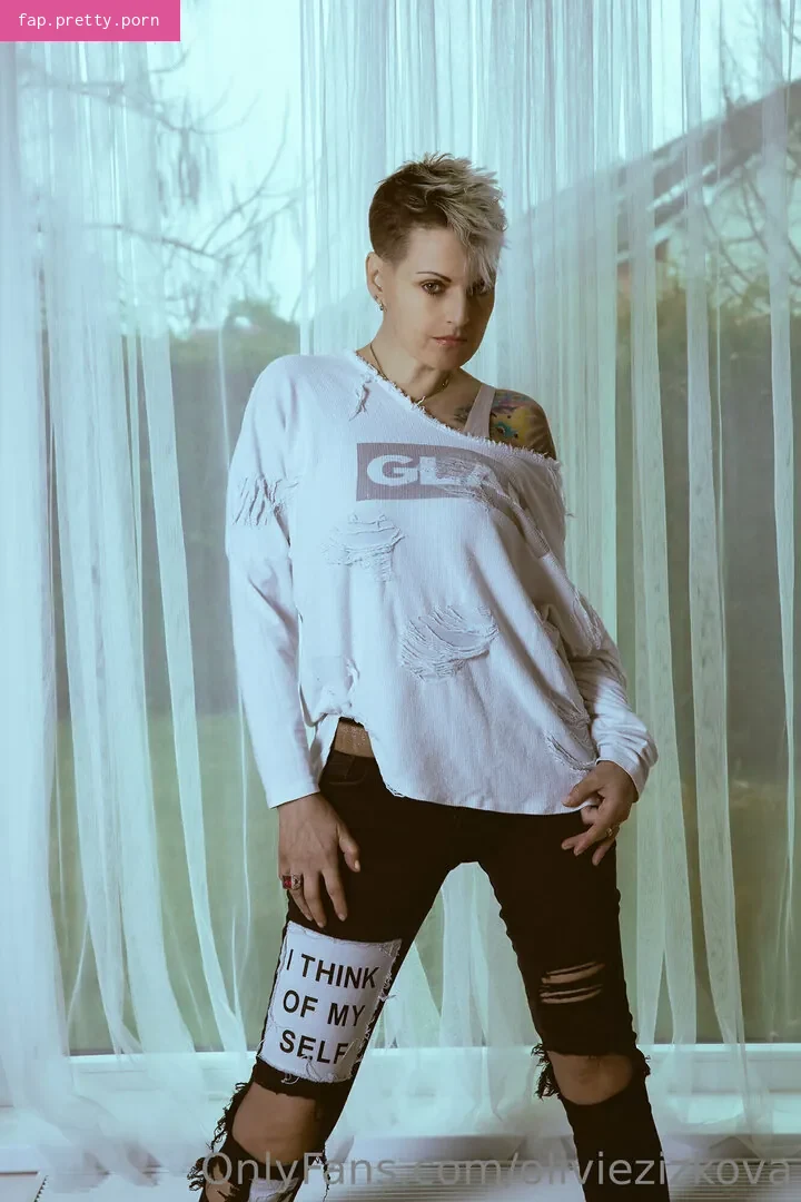 oliviezizkova - Photo #49
