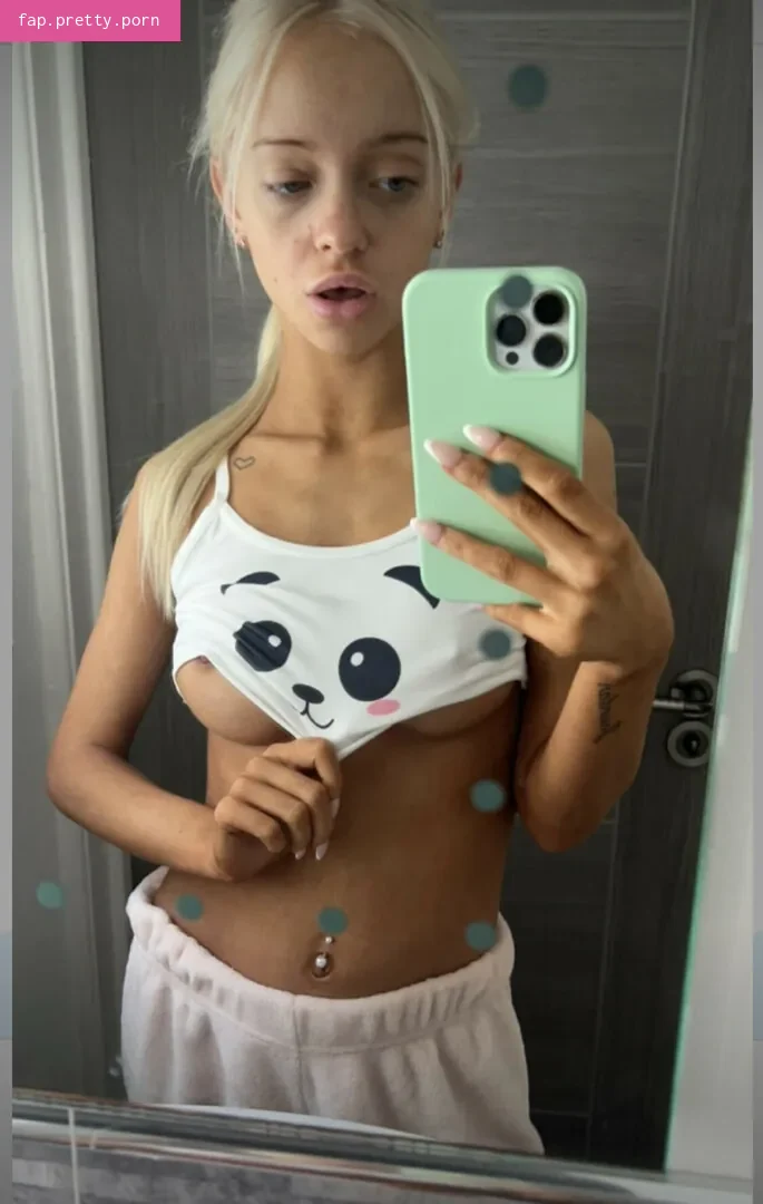 Petitesneakylink - Photo #22