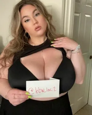 plump_bombshell