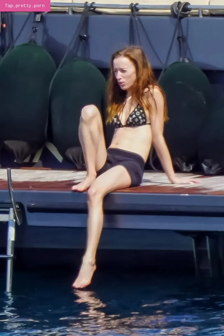 Phoebe Dynevor - Photo #26