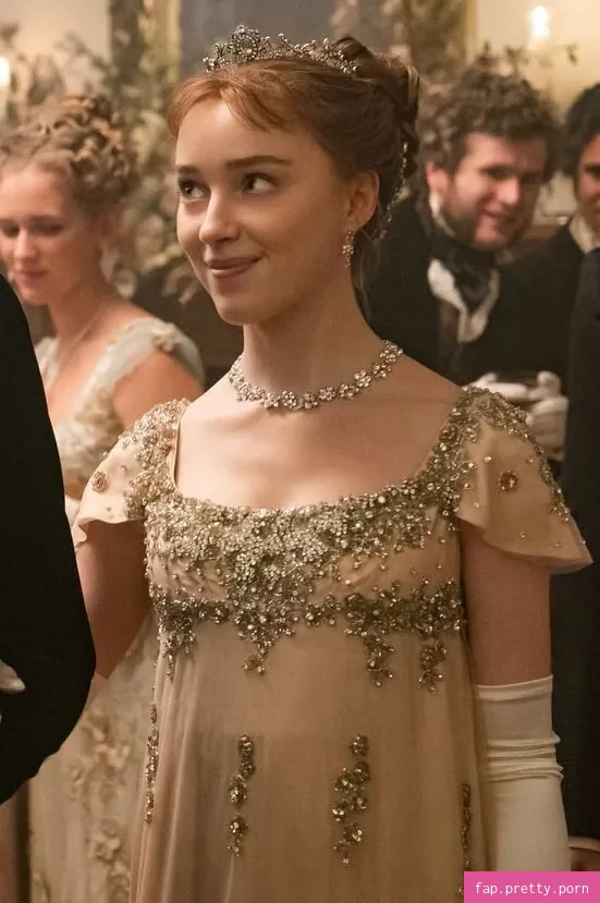 Phoebe Dynevor - Photo #63