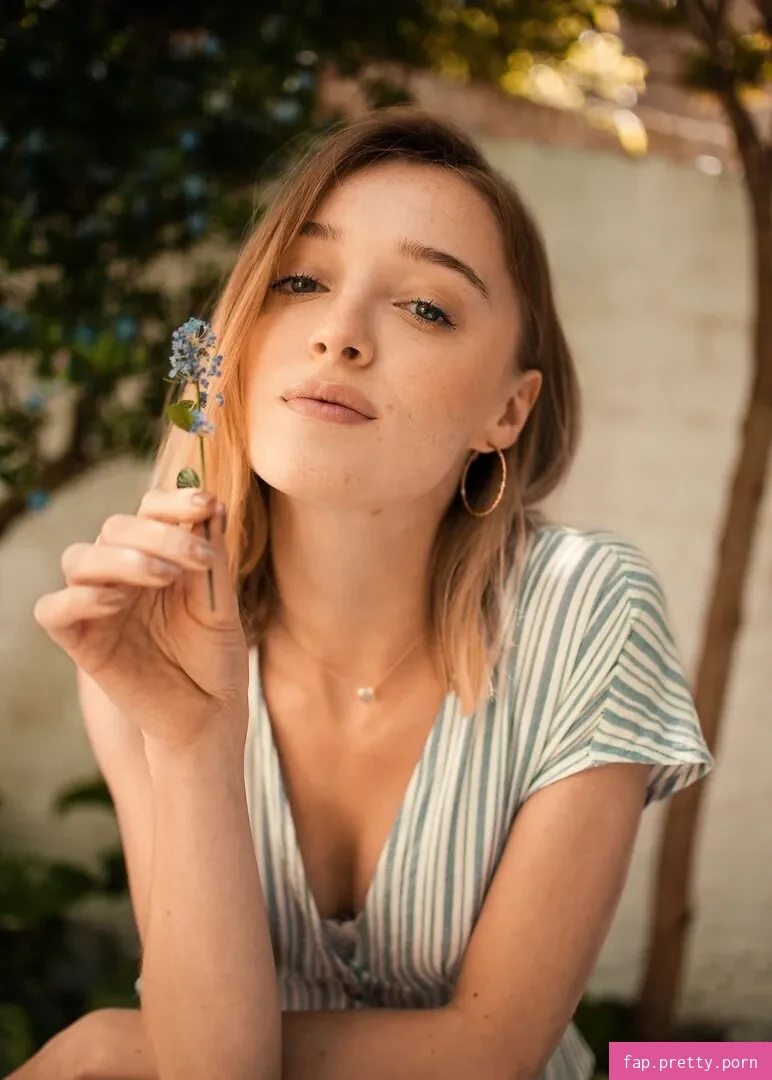 Phoebe Dynevor - Photo #99
