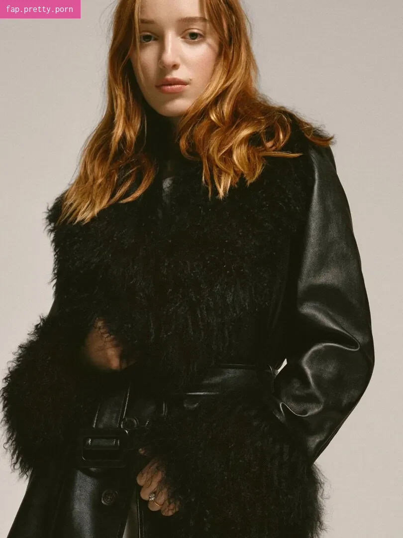 Phoebe Dynevor - Photo #10