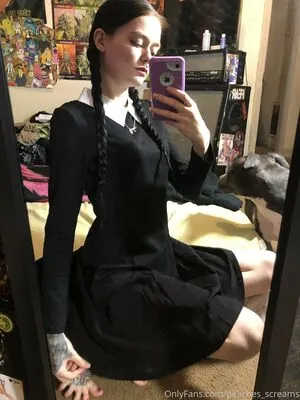 peacheyscreams